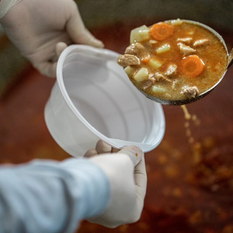 Ételosztás Hódmezővásárhely